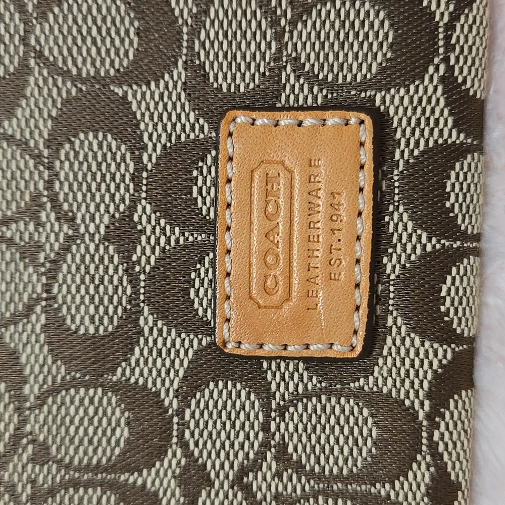 Coach Pouch - Picture 13 of 13